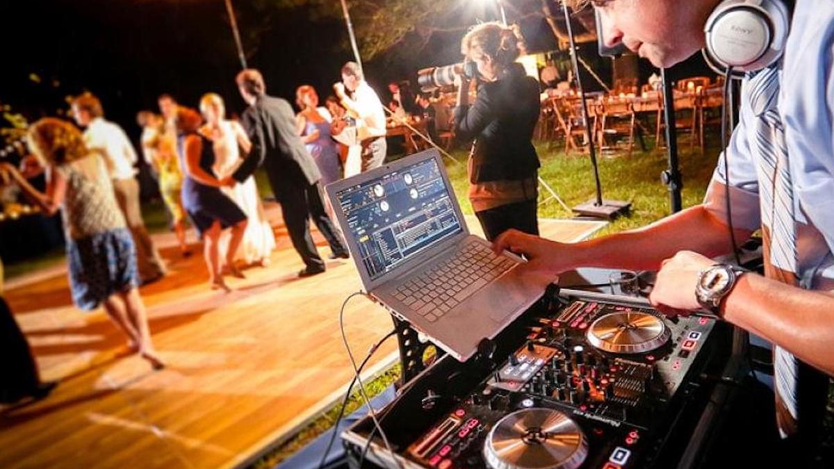 Expert_Advice_how_to_dj_your_wedding__fia_forever_wedding_photography__